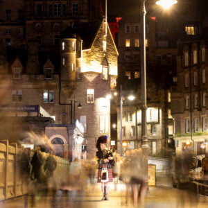 Edinburgh - Piping in the New Year